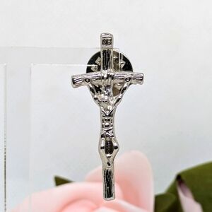 Lapel Pin Silvertone Tone Crucifix Cross Christian Jewellery Catholic Unisex
